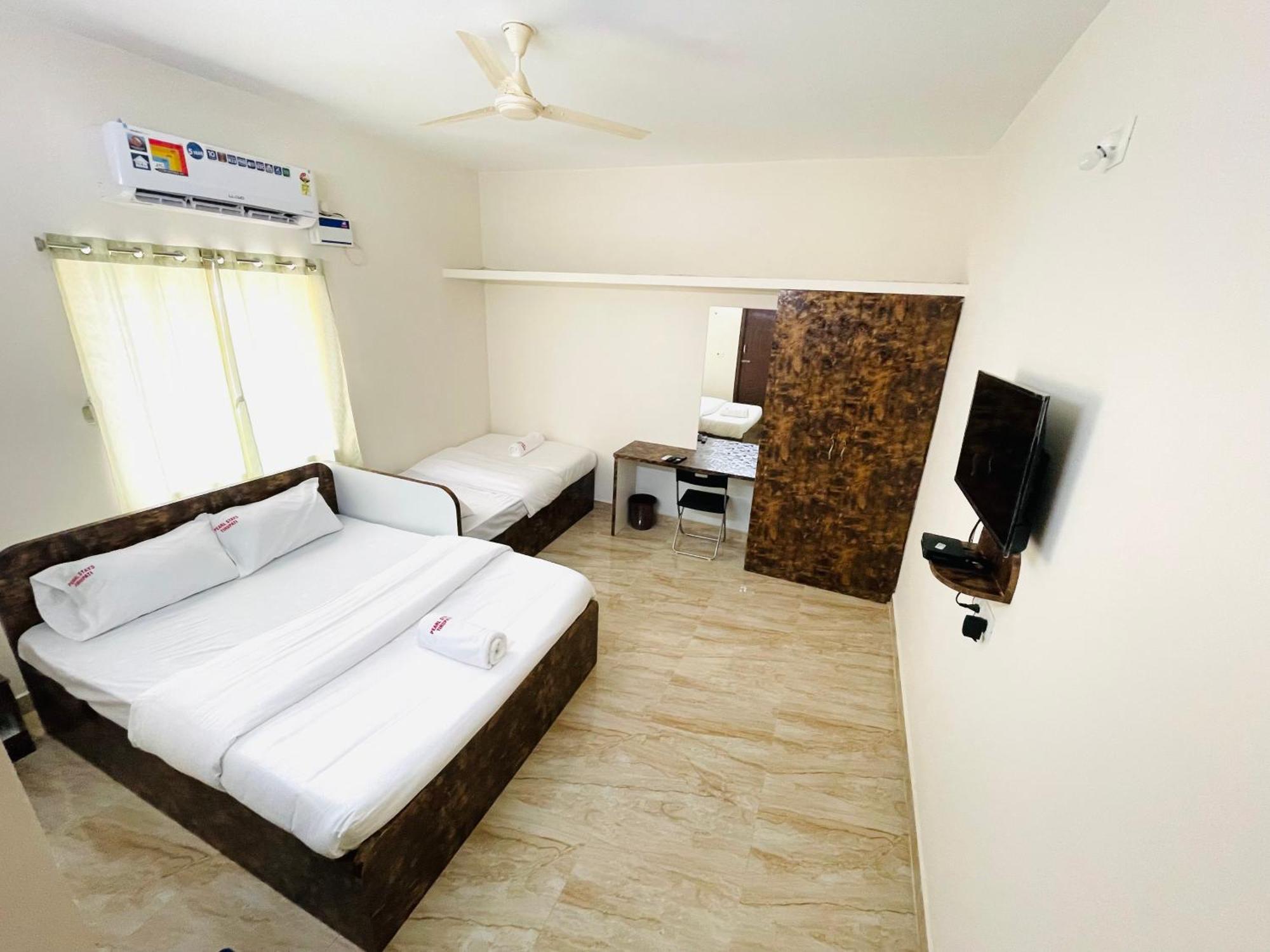 Pearl Stays, Tirupati - Very Convenient For The People Coming From Bangalore And Chennai - You Can Skip City Traffic While Reaching Any Temple In Tirupati - Covered Parking - 24Hrs Front Desk And Hot Water - Free Wifi - Flexible Checkin-In Check-Out Exterior foto