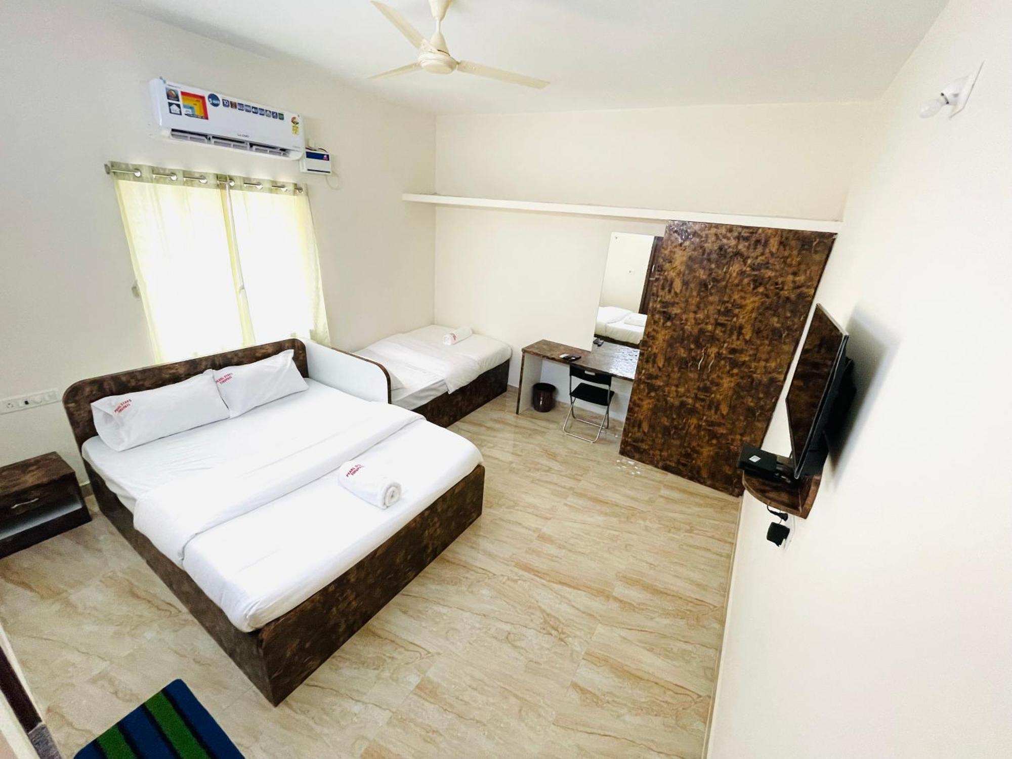 Pearl Stays, Tirupati - Very Convenient For The People Coming From Bangalore And Chennai - You Can Skip City Traffic While Reaching Any Temple In Tirupati - Covered Parking - 24Hrs Front Desk And Hot Water - Free Wifi - Flexible Checkin-In Check-Out Exterior foto